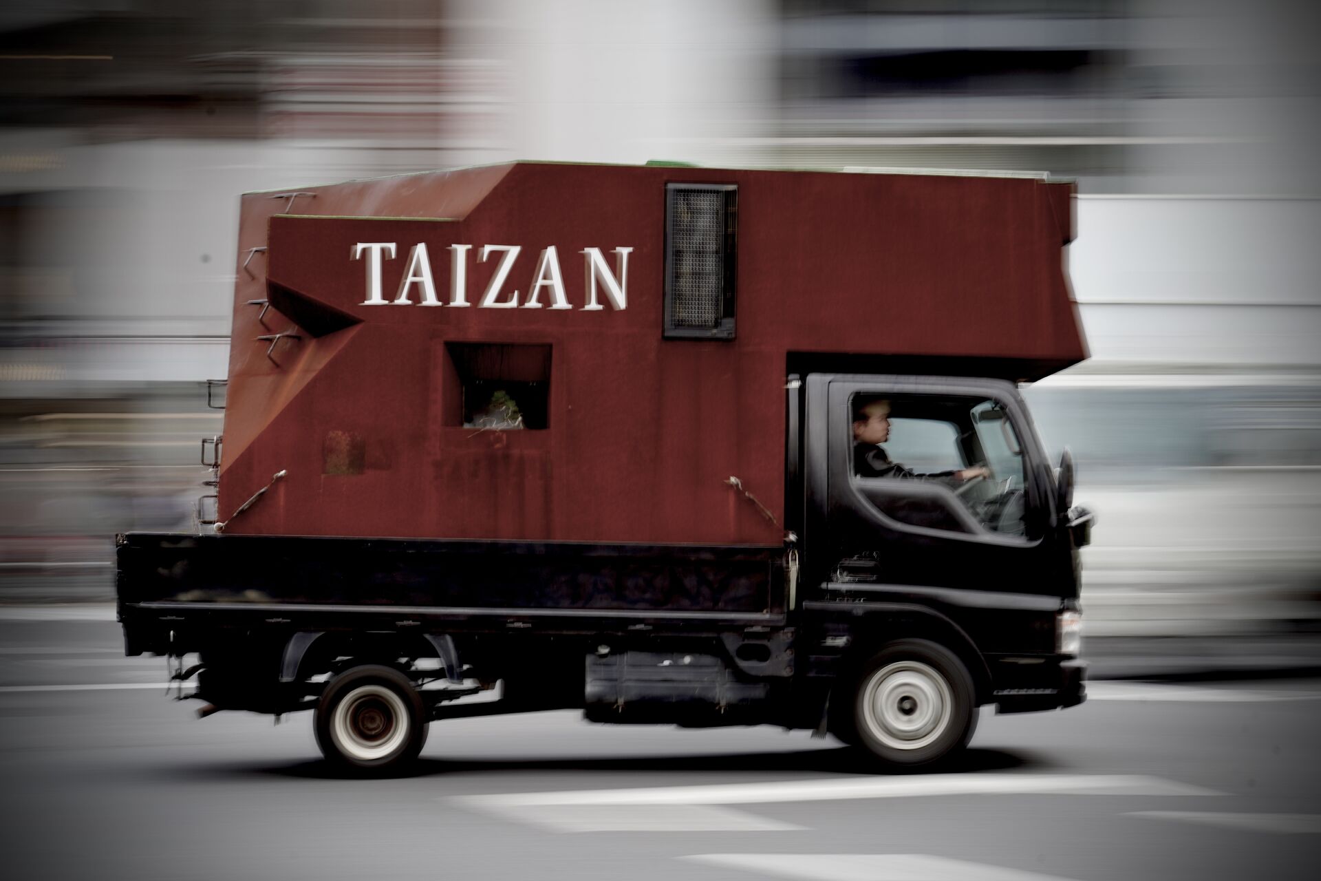 TAIZAN TRUCK 錆庵　CAVIENT サビアン　動く茶室　動く無限空間　移動式ギャラリー　タイザントラック、侘び寂びトラック、動く茶室、走る茶室、移動式茶室、盆栽車、タイザン車、WABISABI LUXURY、侘び寂びラグジュアリー