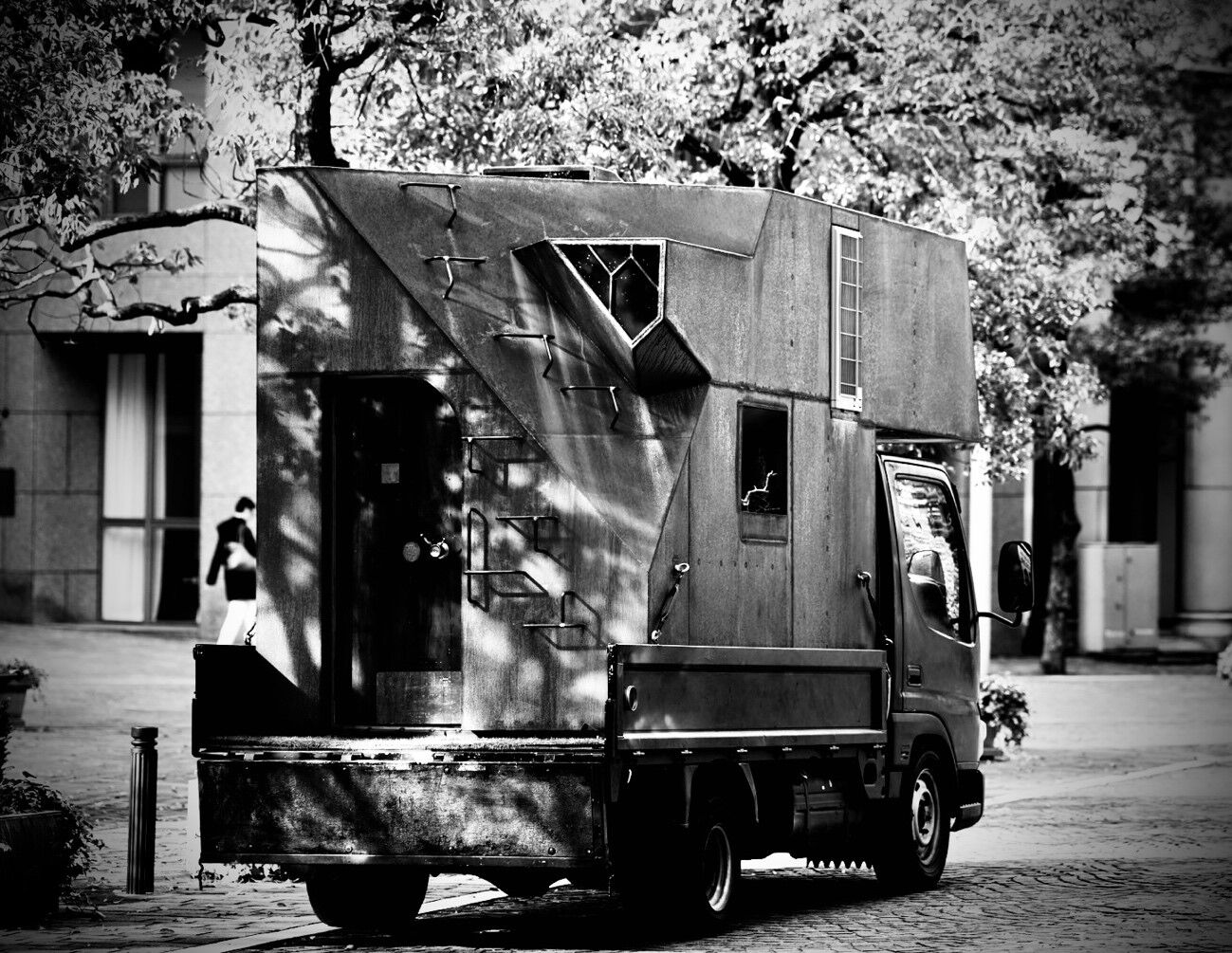 TAIZAN TRUCK 錆庵　CAVIENT サビアン　動く茶室　動く無限空間　移動式ギャラリー、タイザン、動く茶室、走る茶室、移動式茶室、盆栽車、タイザン車、WABISABI LUXURY、侘び寂びラグジュアリー